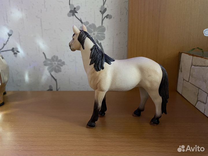 Лошадь schleich мустанг