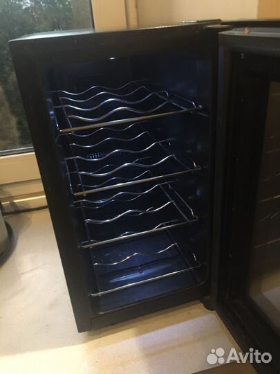 Винный шкаф-холодильник Braun BRW-08VB1