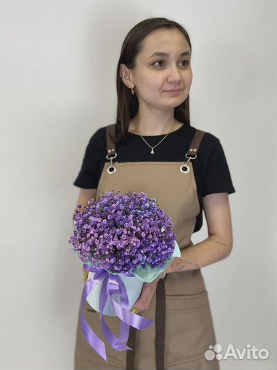 Композиция из 5 сиреневых гипсофил в шляпной короб