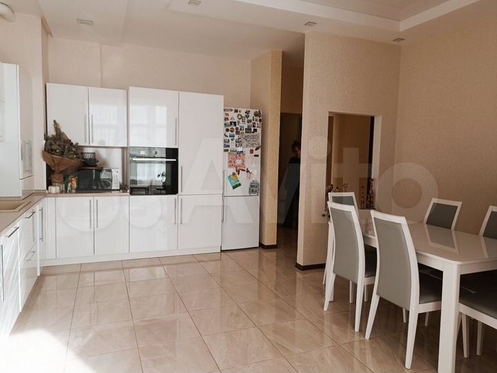 3-к. квартира, 123 м², 3/10 эт.