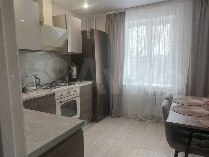 2-к. квартира, 57 м², 4/10 эт.