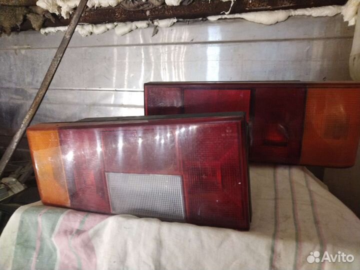 Фонарь задний правый и левый