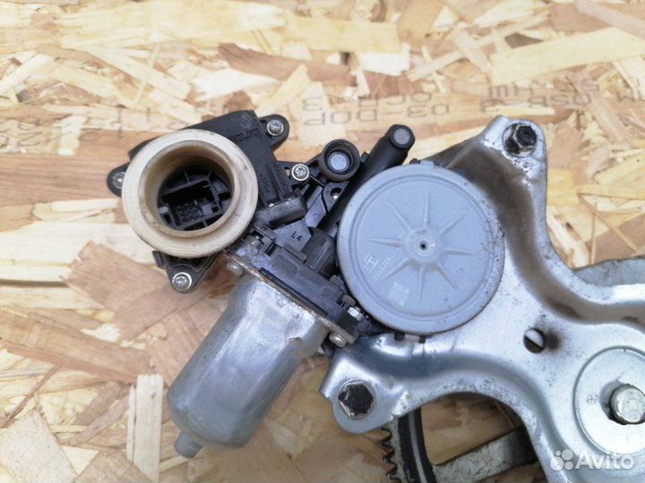 Стеклоподъемник передний левый Toyota Corolla E150