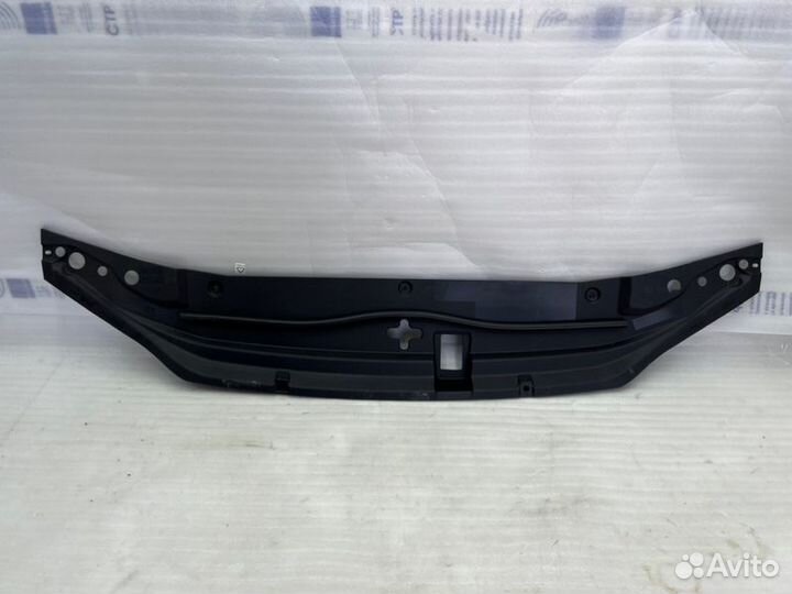 Накладка замка капота Toyota Land Cruiser 200