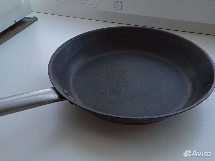 Сковорода из нержавеющей стали. 28 см