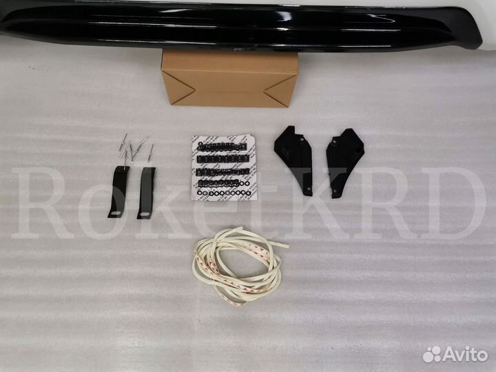 Обвес Toyota Land Cruiser 200 Executive белая