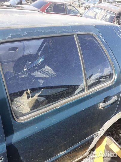 Заднее левое стекло Volkswagen Golf 3