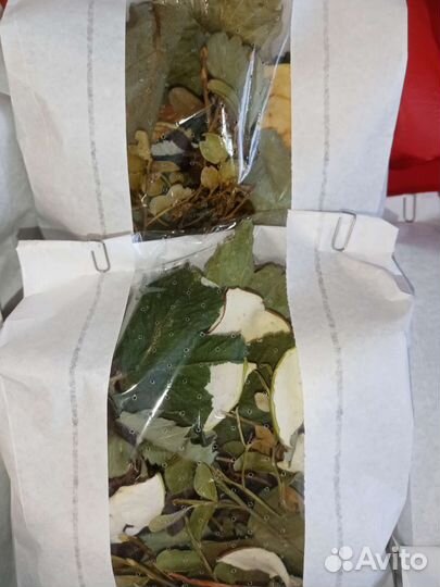 Чай листовой и смесь ягод для компота