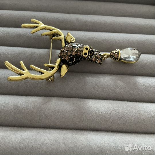 Брошь олень