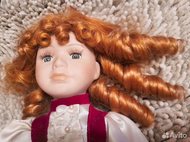Кукла фарфоровая 40 см