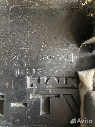 Декоративная крышка двигателя Toyota Auris 150