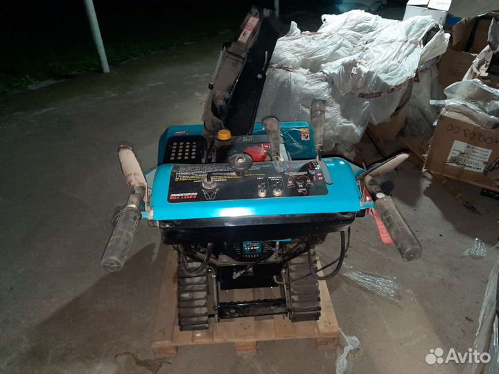 Снегоуборщик бензиновый самоходный