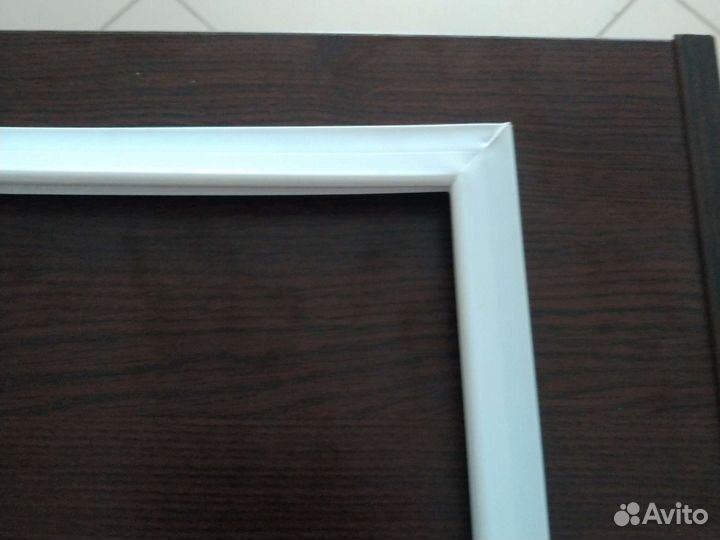 Уплотнитель резинка прокладка на дверь холодильник