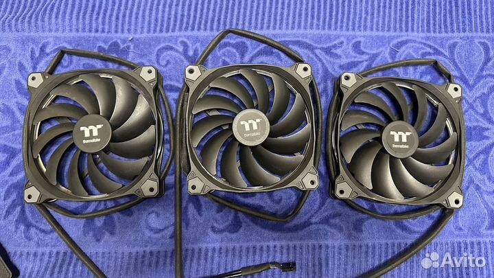 Комплект вентиляторов Thermaltake Riing 14 LED RGB