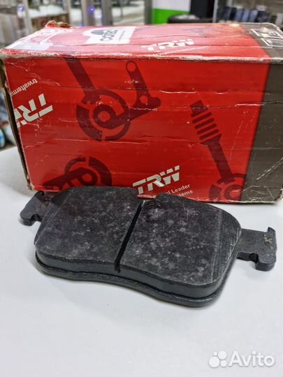 Комплект колодок TRW GDB2145 c Датчиком (Новые)