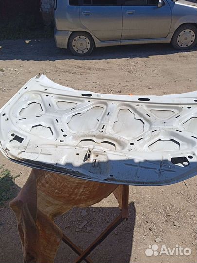 Капот на LADA granta fl