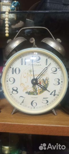 Часы будильник янтарь СССР С рождеством на ходу