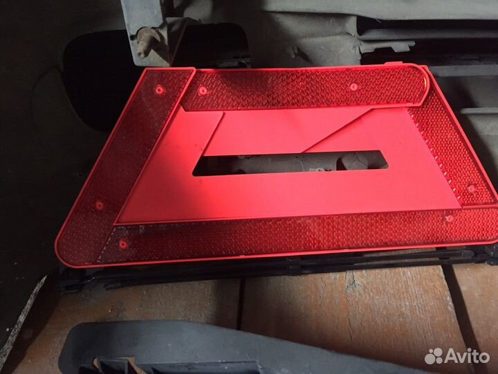 Знак аварийной остановки Ауди А6 С6