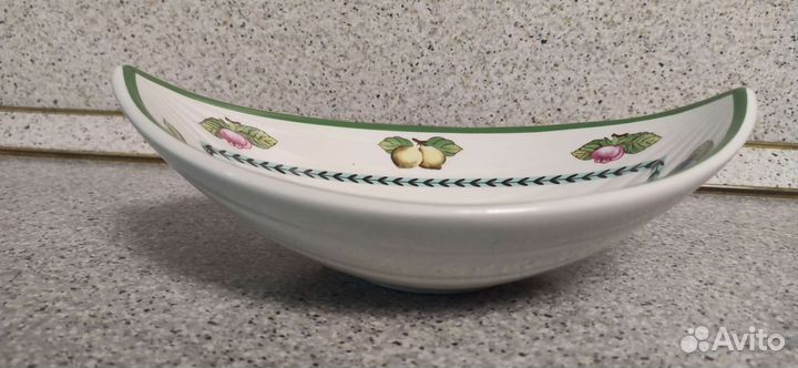 Ладья и корзиночка для фруктов или конфет