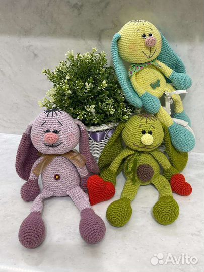 Игрушки зайчики вязаные