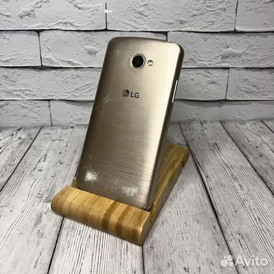 Телефон LG K5