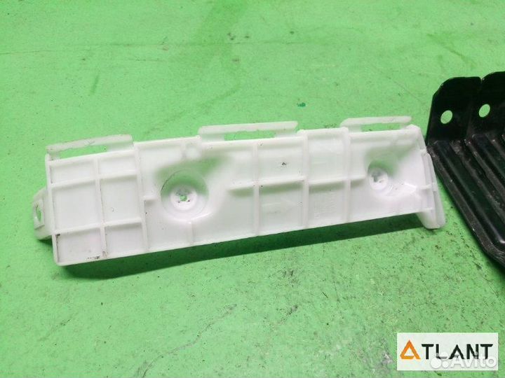 Крепление бампера задняя toyota hiace