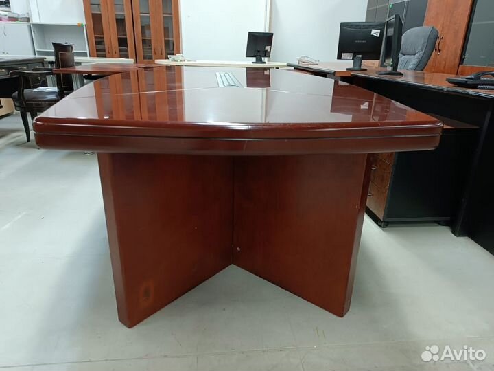 Стол для переговоров Б.У