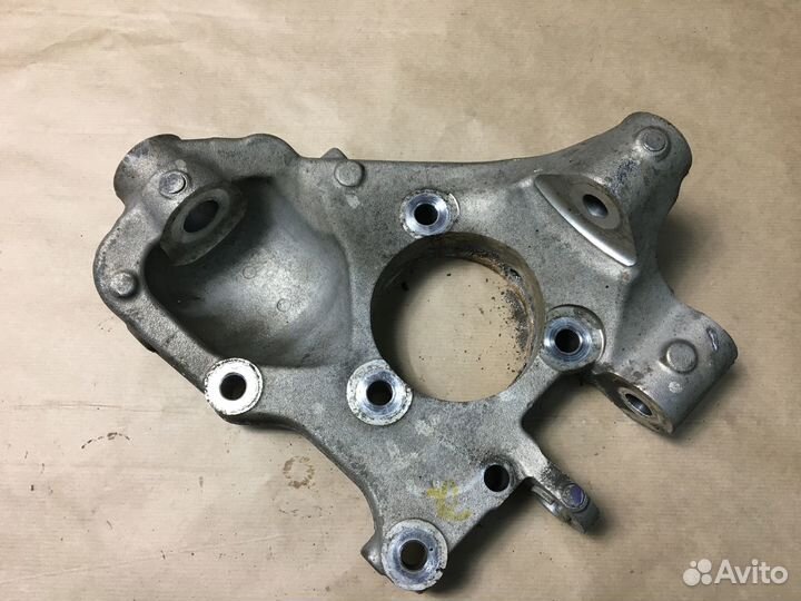 Кулак поворотный задний правый Cadillac SRX II