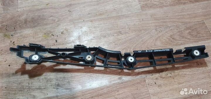 Направляющая заднего бампера правая Opel Insignia