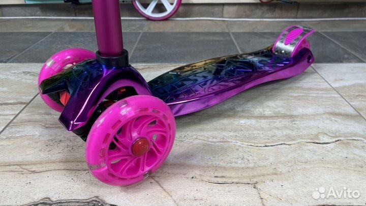 Самокат трехколесный