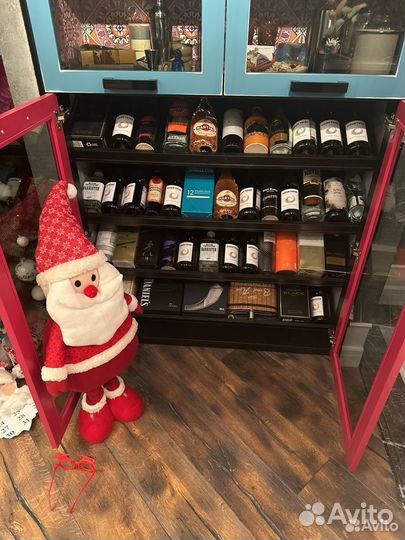 Бутылки и коробки от алкоголя