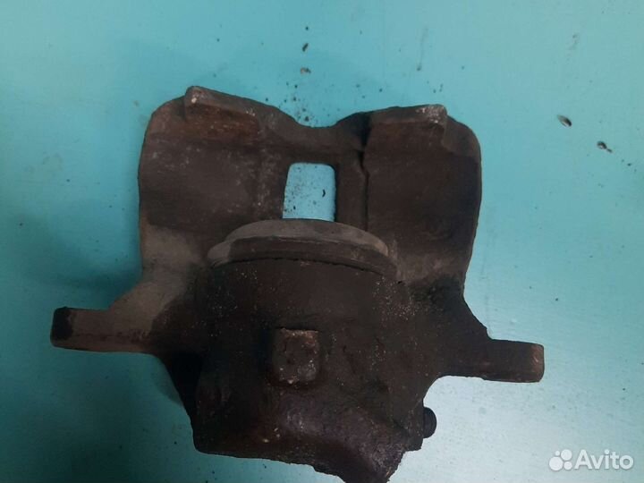 Суппорт передний Volkswagen golf 3