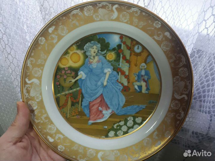 Настенная тарелка