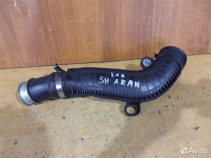 Патрубок интеркулера 1K0145840R Volkswagen Sharan