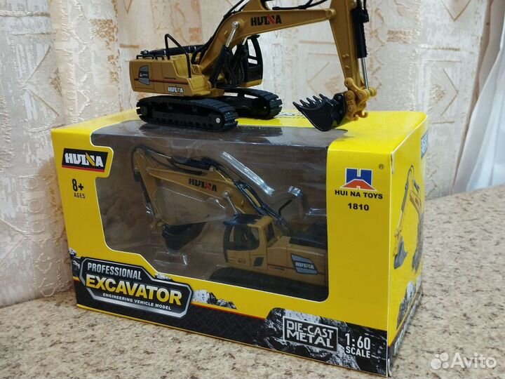 Металлическая модель экскаватора в масштабе 1:60