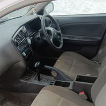 Nissan Expert 1.8 AT, 2001, битый, 300 000 км, с пробегом, цена 199 999 руб.