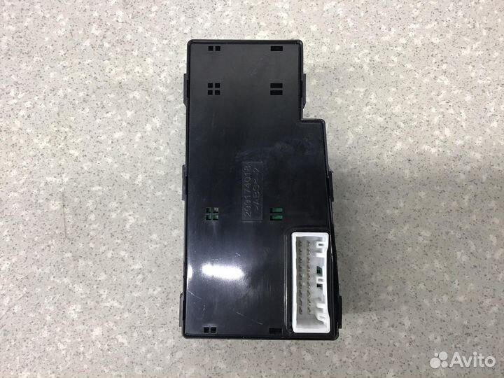 Блок управления стеклоподъемниками Hyundai Solaris