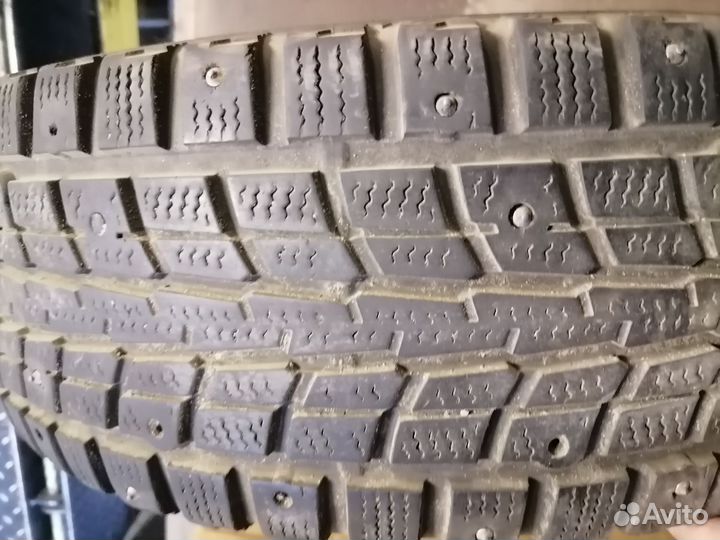 Dunlop SP Winter Ice 01 205/70 R15 100T