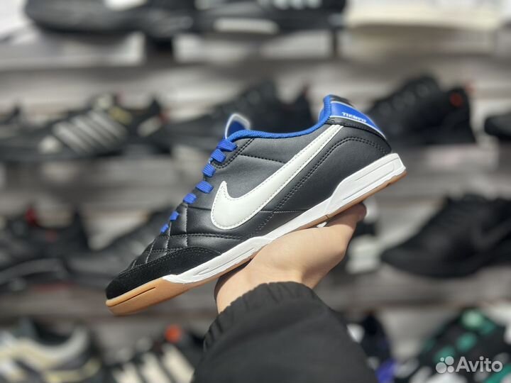 Футзалки Nike Tempo