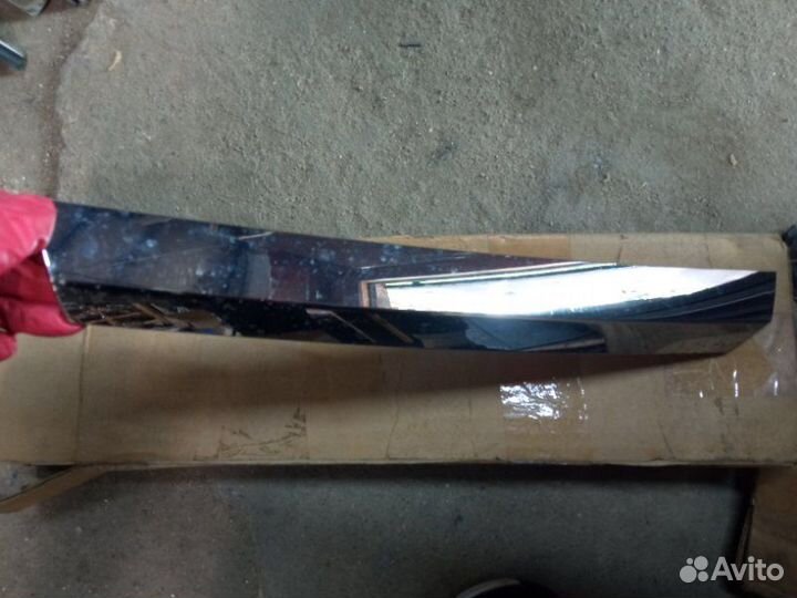 Накладка решетки радиатора правая Mercedes-Benz