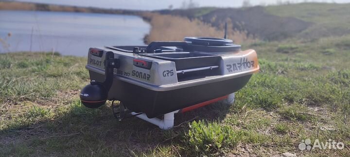 Карповый кораблик с GPS Автопилотом и глубиномером
