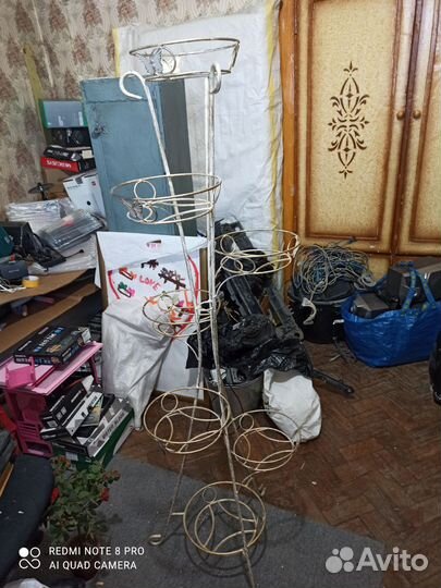 Подставка под цветы металлическая