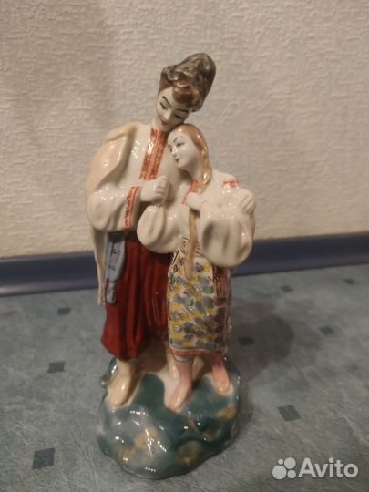 Статуэтка фарфоровая майская ночь дефект