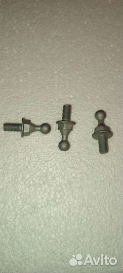 Болты крепления верхней крышки двигателя