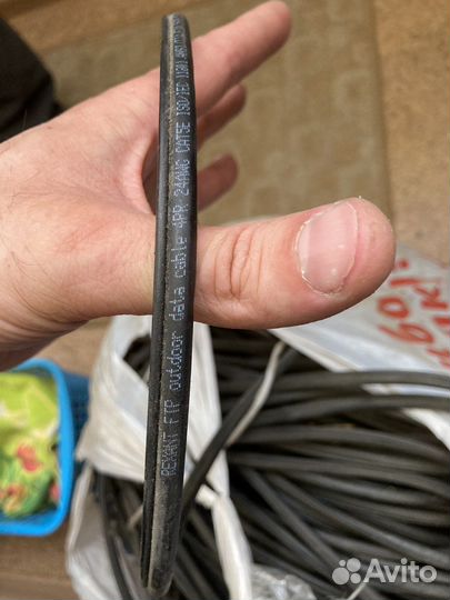 Интернетный кабель на троссе