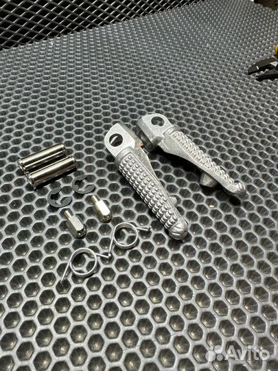 Подножки передние Kawasaki ZX6R ZX10R ZX-6R Z1000