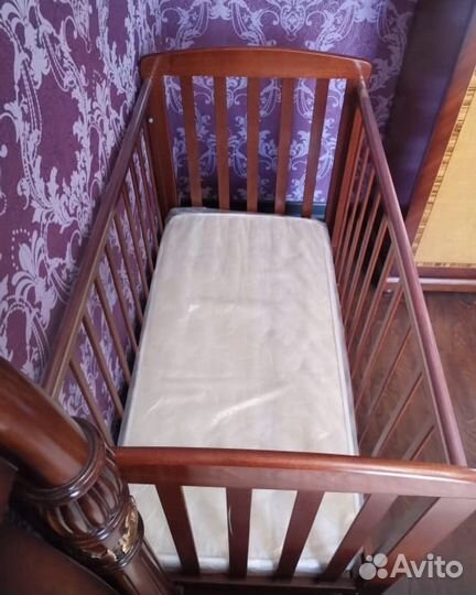 Детская кровать с матрасом и шкафчиком