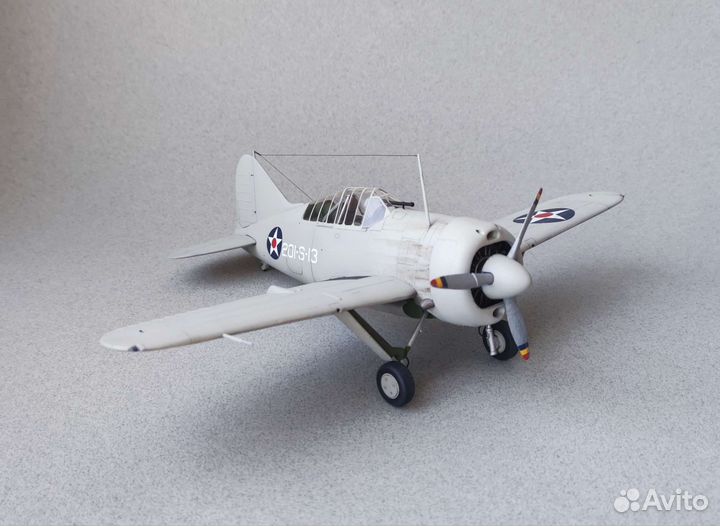 Готовая сборная модель самолёта F2A-2