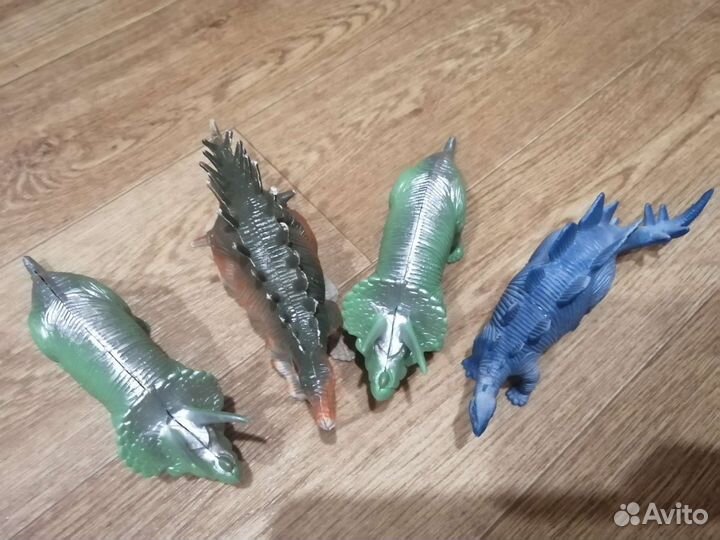 Динозавры пластмассовые