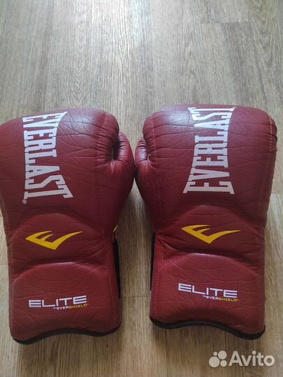 Боксерские перчатки Everlast Elite Hook pro